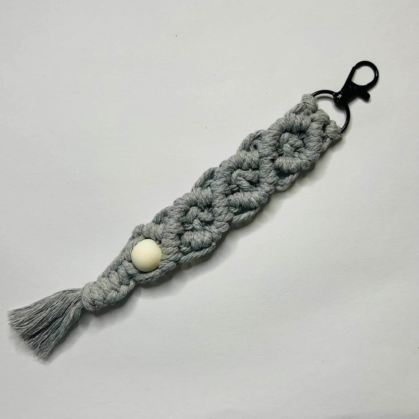 Macrame Keychain – Wave - Handmade Boho Keychain & Essential Oil Diffuser - Wellness Lounge