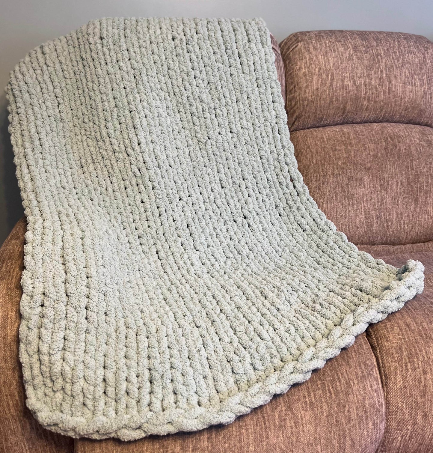 Handmade Chenille Blanket – Ultra Soft & Cozy - Wellness Lounge