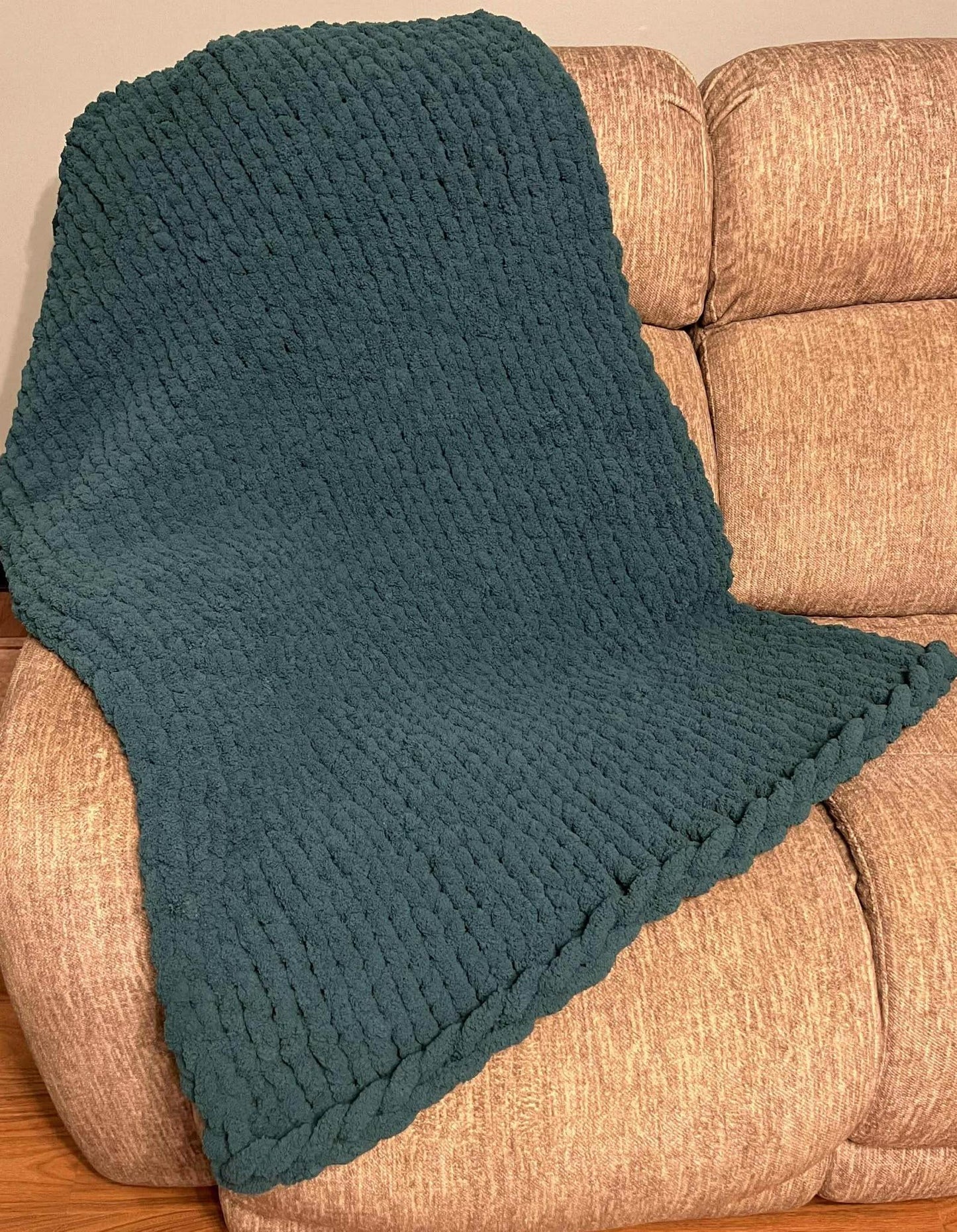 Handmade Chenille Blanket – Ultra Soft & Cozy - Wellness Lounge