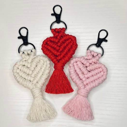 Macrame Keychain – Heart - Handmade Boho Keychain & Essential Oil Diffuser - Wellness Lounge
