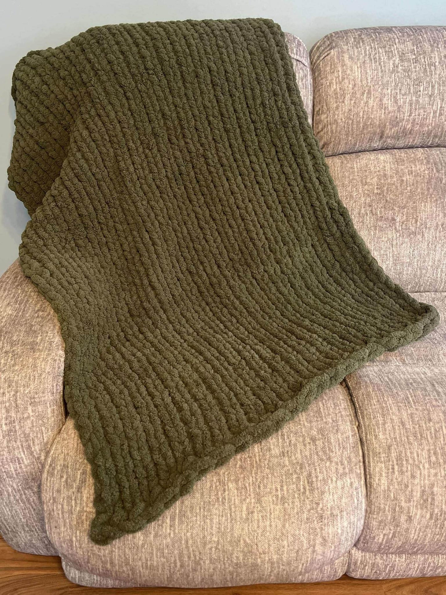 Handmade Chenille Blanket – Ultra Soft & Cozy - Wellness Lounge