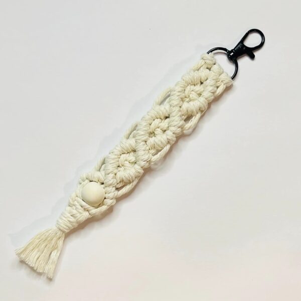 macrame keychain wave ivory