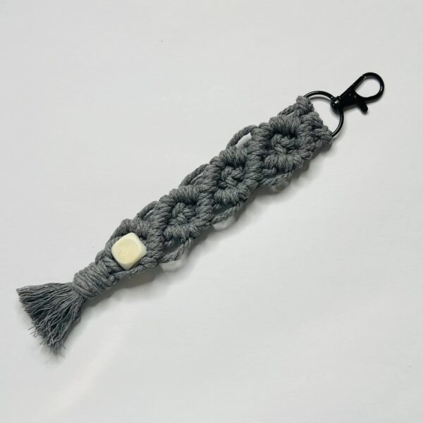 macrame key chain wave gray